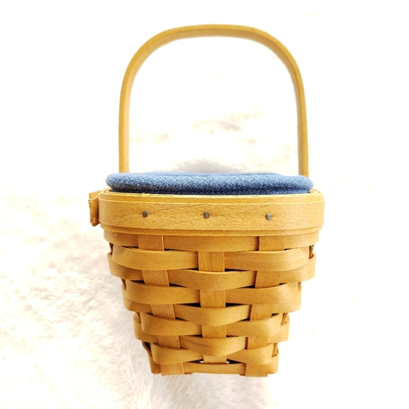 Vintage Longaberger Berry Basket (2002) - Picture 5 of 8